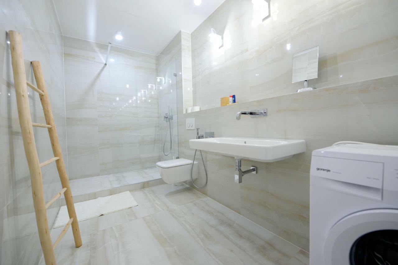 Center Aupark Apartment Piest'any Eksteriør bilde